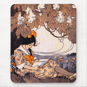 Vintage Mädchen liest unter einem Baum Mousepad
