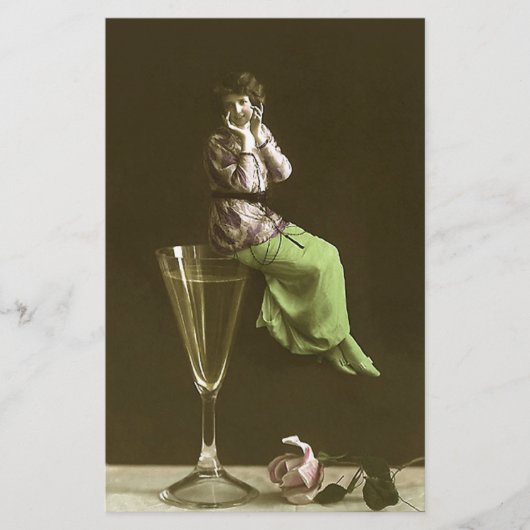 Vintage Mädchen oben auf Wein glas Briefpapier (Vorderseite)