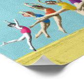 Vintage Mädchen springen am Strand Poster (Ecke)