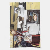 Vintage Mama in der Küche Kochen und Osterbrunnen Geschirrtuch (Vertikal)