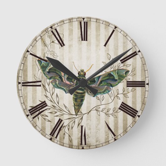 Vintage Moth and Floral Runde Wanduhr (Vorderseite)