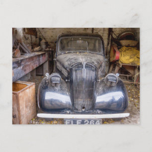 Vintage Motor Car In Garage Postkarte