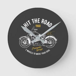 Vintage-Motorrad, geh auf die Straße Runde Wanduhr