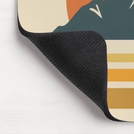 Vintage Mountain Mousepad – Retro Adventure Desk  (Ecke)