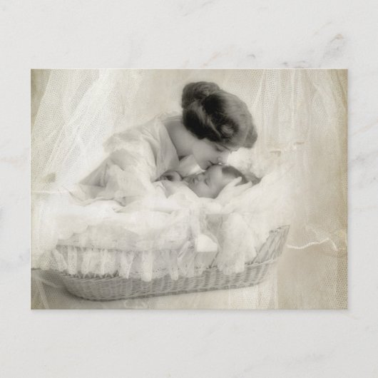 Vintage Mutter küsst Baby in Bassinet Postkarte (Vorderseite)