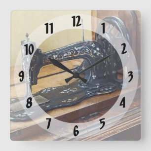 Vintage Nähmaschine mit Blumenmotiv Quadratische Wanduhr