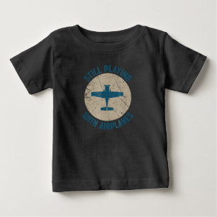 Vintage noch spielende Flugzeuge Pilot Geschenk Baby T-shirt