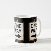 Vintage ONE WAY rusty street sign Kaffeetasse (VorderseiteRechts)