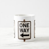 Vintage ONE WAY rusty street sign Kaffeetasse (Mittel)