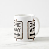 Vintage ONE WAY rusty street sign Kaffeetasse (VorderseiteRechts)