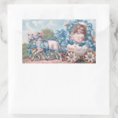 Vintage Osterdarstellung mit Mädchen und Lämmern Rechteckiger Aufkleber (Tasche)