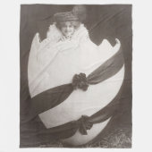 Vintage Ostereierdame Fleecedecke (Vorderseite)