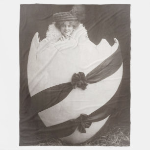 Vintage Ostereierdame Fleecedecke