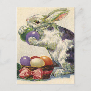 Vintage-Osterhase mit Ostereiern in einem Korb Feiertagspostkarte