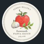Vintage Pasta-Sauce-Aufschrift auf weißem Untergru Runder Aufkleber<br><div class="desc">Elegante Personalisierte Wasserfarbe Vintage Art Tomate,  Knoblauch und Basilikum Füllen Sie Ihre Informationen auf Etikett und genießen.</div>