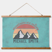 Vintage Pastellberge nennen Monogramm Wandteppich Mit Holzrahmen (Vorne)