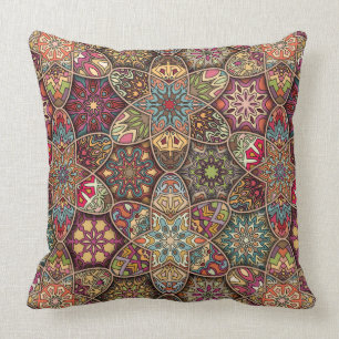 Vintage-Patchwork mit floralen Mandala-Elementen Kissen