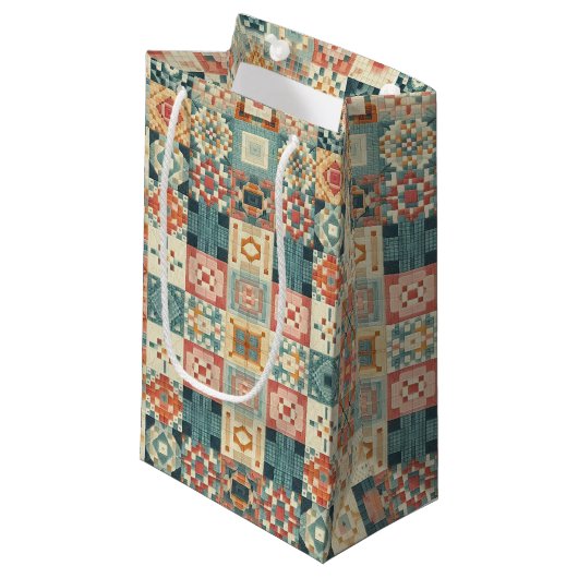 Vintage, patchwork-quilt-Optik Kleine Geschenktüte (Vorderseite Schrägansicht)