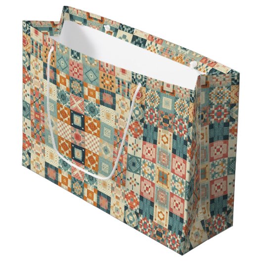 Vintage, patchworkartiger Quilt-Look Große Geschenktüte (Vorderseite Schrägansicht)