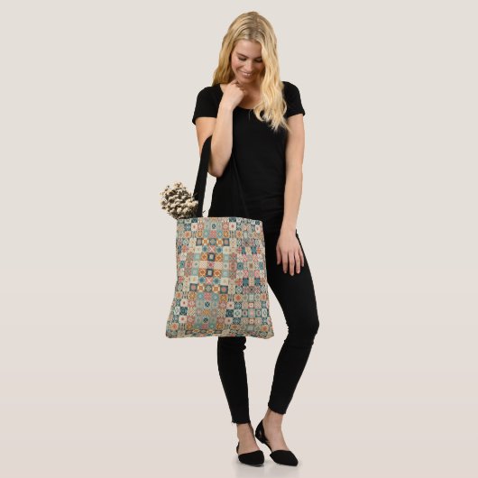 Vintage, patchworkartiger Quilt-Look Tasche (Am Model)