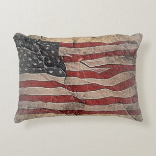 Vintage Patriotische USA-Flagge auf Steinmauer Dekokissen