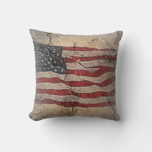 Vintage Patriotische USA-Flagge auf Steinmauer Kissen