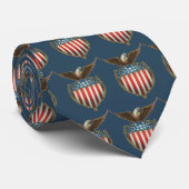Vintage Patriotismus, stolzer Adler über der ameri Krawatte (Gerollt)