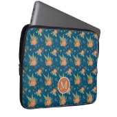 Vintage-Pfirsich-Blumenmuster Dunkelblau Monogramm Laptopschutzhülle (Vorne Rechts)