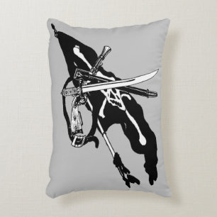 Vintage-Piratenflagge, Jolly Roger Totenkopf und K Dekokissen