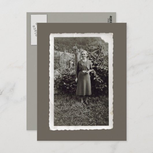 Vintage Postkarte - Junge Frau im Weinberg (Vorne/Hinten)