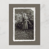 Vintage Postkarte - Junge Frau im Weinberg (Vorderseite)