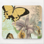 Vintage Postkarte mit Schmetterlingen und Blume Mousepad<br><div class="desc">Dieses Bild einer Vintagen Postkarte mit Lavendel-Blume und bunten Schmetterlingen wurde von Vision Studio erstellt. Ein großartiges Stück,  das an jeder Wand phantastisch würde. Bestelle noch heute!</div>