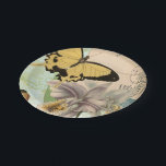 Vintage Postkarte mit Schmetterlingen und Blume Pappteller<br><div class="desc">Dieses Bild einer Vintagen Postkarte mit Lavendel-Blume und bunten Schmetterlingen wurde von Vision Studio erstellt. Ein großartiges Stück,  das an jeder Wand phantastisch würde. Bestelle noch heute!</div>