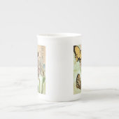 Vintage Postkarte mit Schmetterlingen und Blume Porzellantasse (Vorderseite)