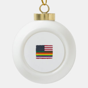 Vintage Pride-Flagge abgenutztes Vector-Shirt-Desi Keramik Kugel-Ornament
