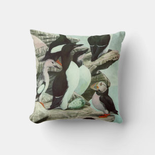 Vintage Puffins und Wasservögel von Louis Fuertes Kissen