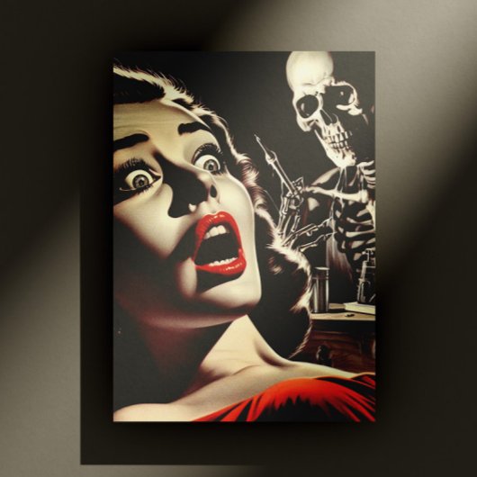 Vintage-Pulp-Horror-Frau Postkarte