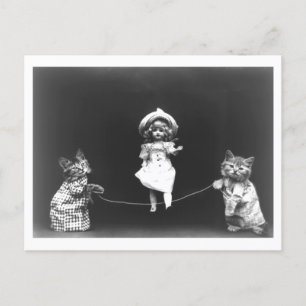 Vintage Puppe und Katzen beim Springseilspringen S Postkarte
