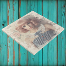 Vintage Puppenmädchen mit Elfenbeingrenze