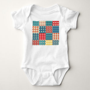 Vintage-Quilt: Patchwork-Hintergrundmuster. Baby Strampler