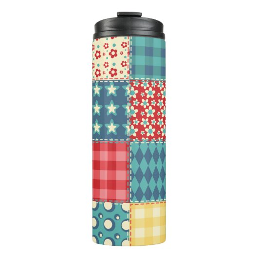 Vintage-Quilt: Patchwork-Hintergrundmuster. Thermosbecher (Vorderseite)