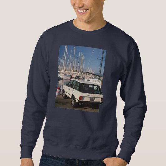 Vintage Range Rover Classic mit Segelboot-Pullover Sweatshirt (Vorderseite)