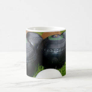 Vintage-Rasenbowlingkugeln und Jack, Kaffeetasse