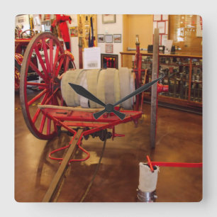 Vintage Red Big Wheel Fire Hose Reel  Quadratische Wanduhr