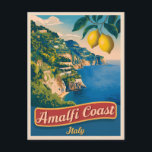 Vintage Reise Amalfi Küste Italien Retro Landschaf Postkarte<br><div class="desc">Erleben Sie die zeitlose Schönheit der italienischen Amalfiküste mit diesem faszinierenden Retro-Design. Inmitten Nostalgie und Vintagem Charme vereint dieses Design den Reiz,  die Romantik und den Luxus von Amalfi in einer Retro-Ästhetik,  die an klassische Reiseplakate aus früheren Zeiten erinnert.</div>