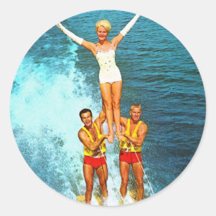 Vintage Retro Kitsch-Frauen-Tal-WasserSkiers Runder Aufkleber