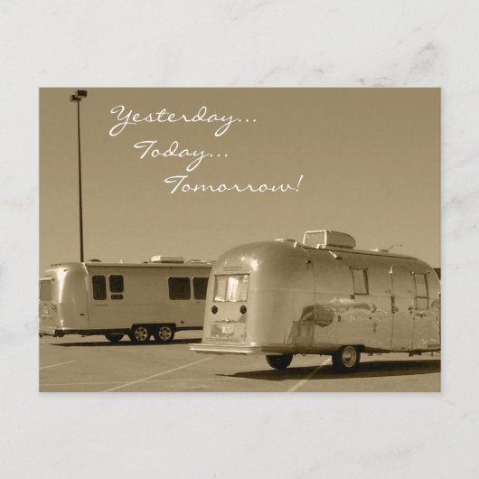 Vintage Retro Trailer Road Trip auf der Postkarte (Vorderseite)
