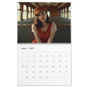 Vintage Retrofrau im Zug Kalender (Mär 2027)