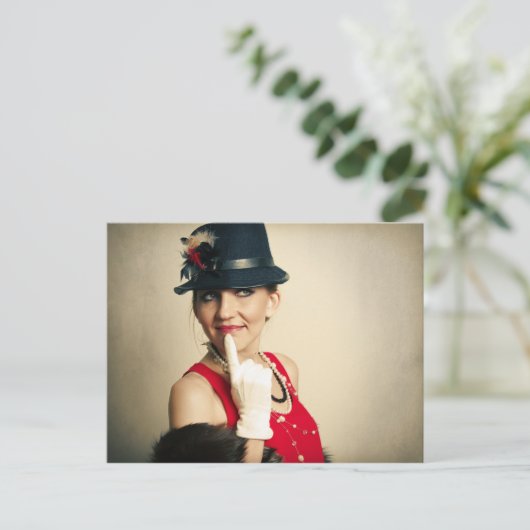 Vintage Retrofrau Postkarte (Stehend Vorderseite)