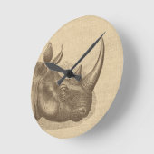 Vintage Rhino-Illustration auf Burlap Runde Wanduhr (Winkel)